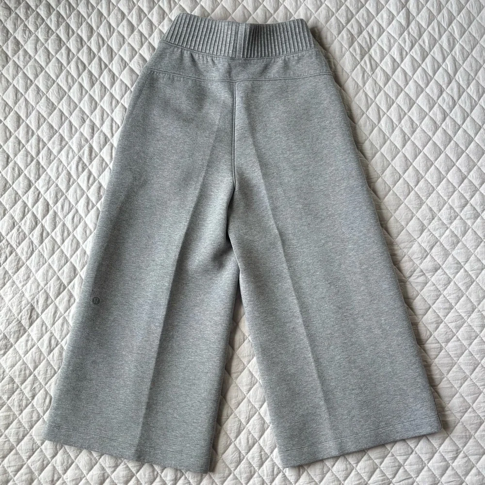 Lululemon Athletica New Form Cropped Pants